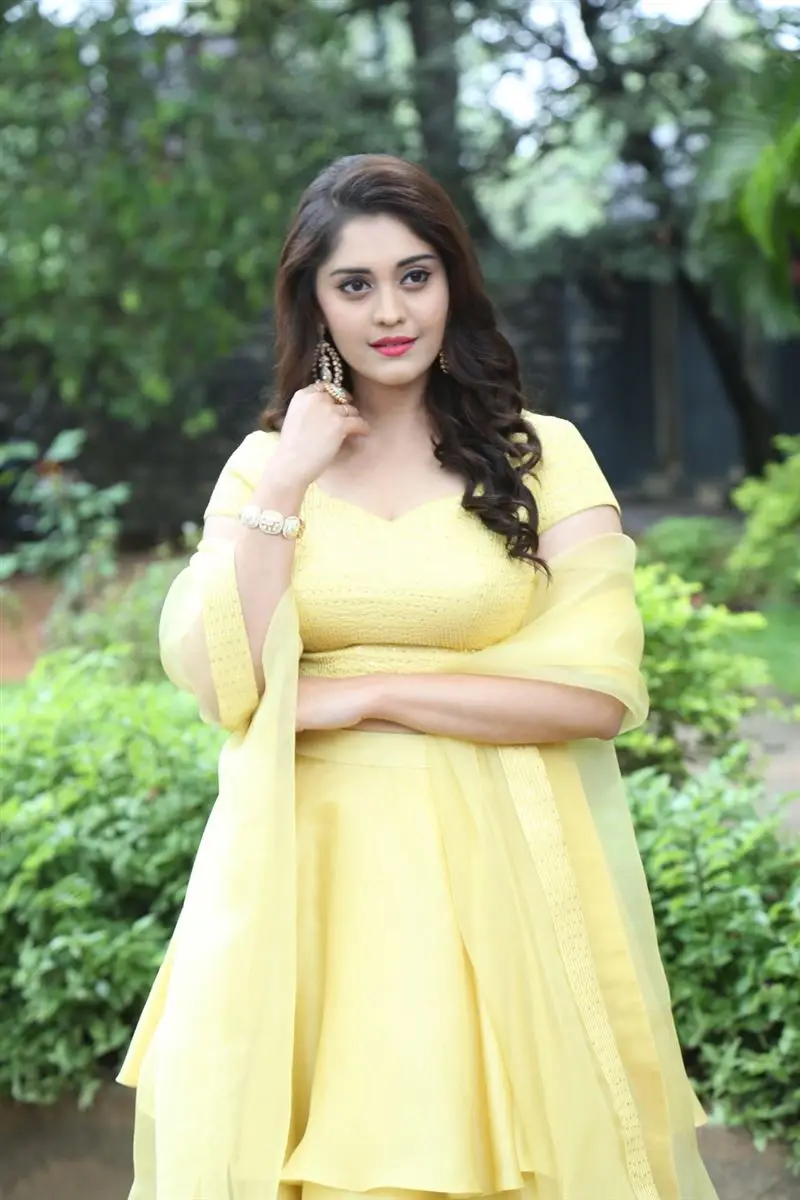 TELUGU ACTRESS SURBHI PURANIK AT DD RETURNS BHUTHALA BUNGALOW MOVIE PRESS MEET 6